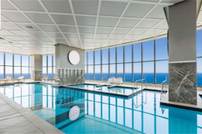Views from cloud 1 min to beach 2BR Apt Pool Gym